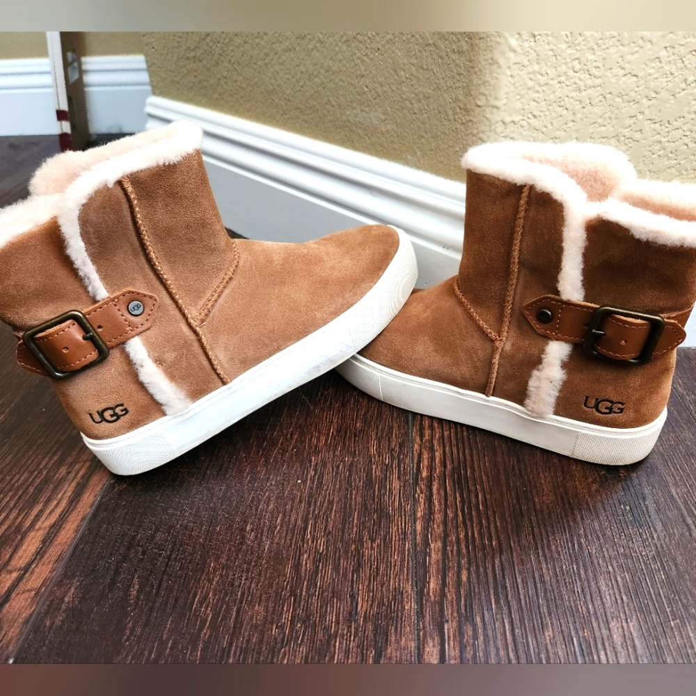 Women's UGG Boots, Size 8